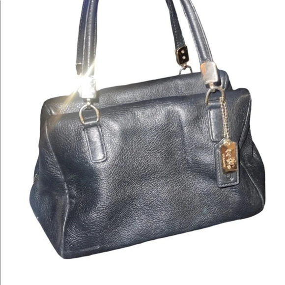 COACH PURSE. Super cute - Picture 10 of 15